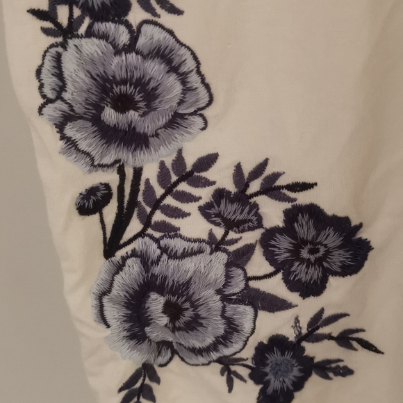 🔥 3 for $30 🔥American Eagle Embroidered Tank Top - Picture 4 of 4